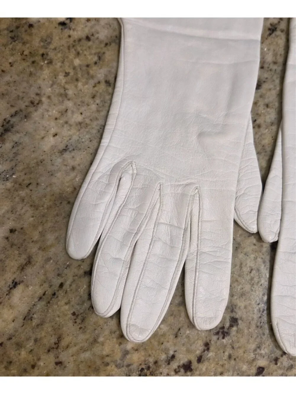 Vintage Womens Size 6.5 S/M White Soft Leather Formal Silk Lined Gloves